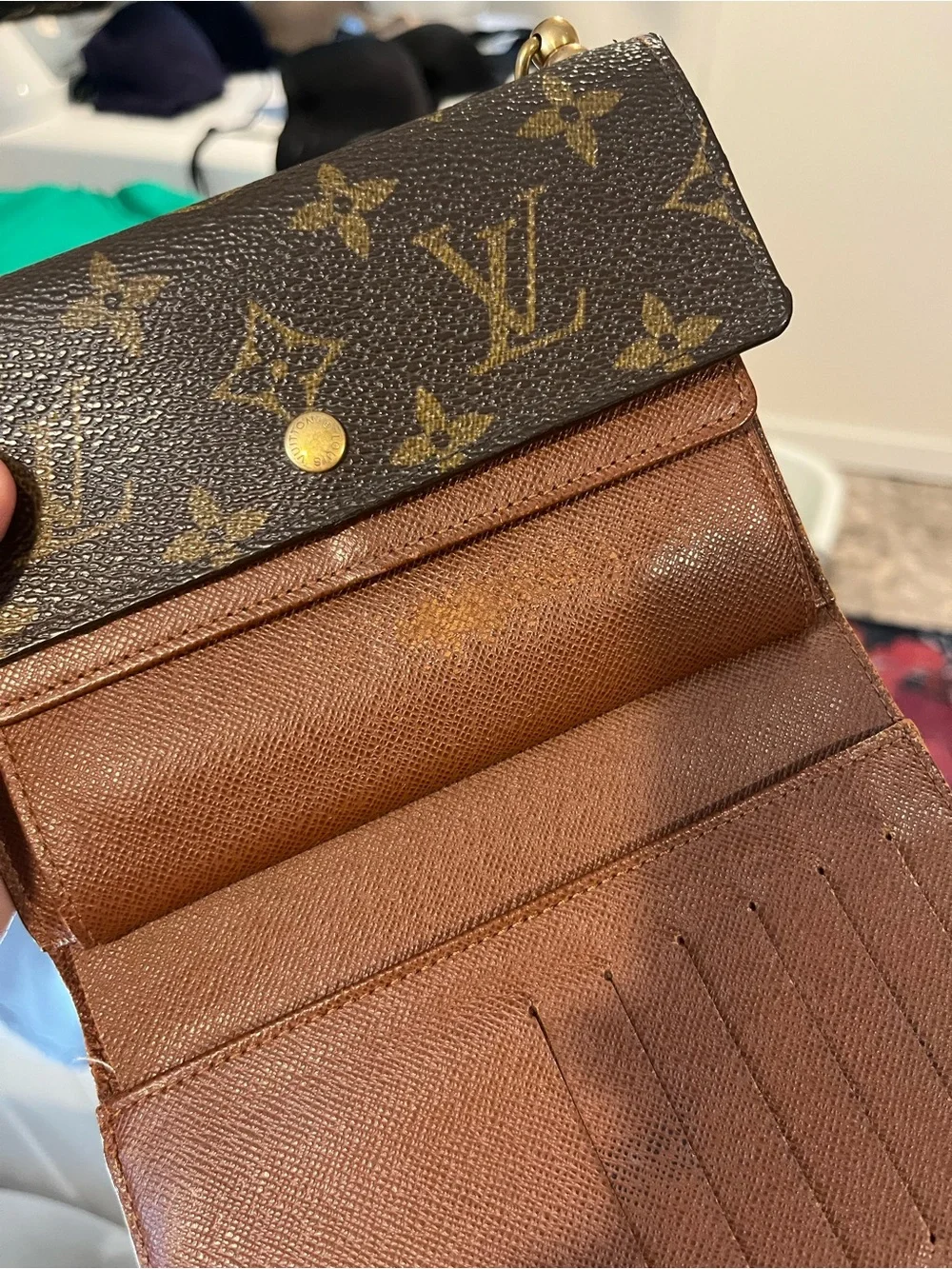 Louis Vuitton accept reasonable